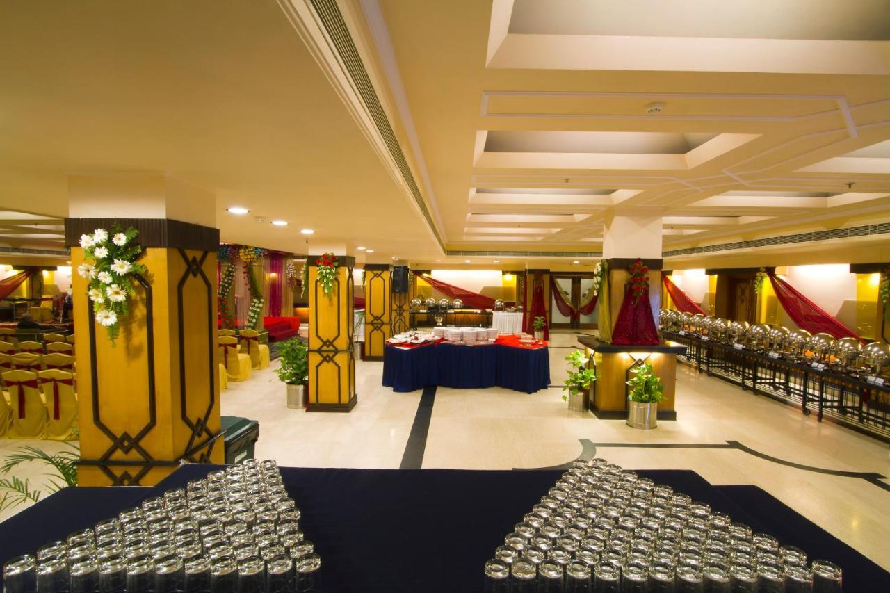 Hotel The Piccadily Lucknow Exterior foto