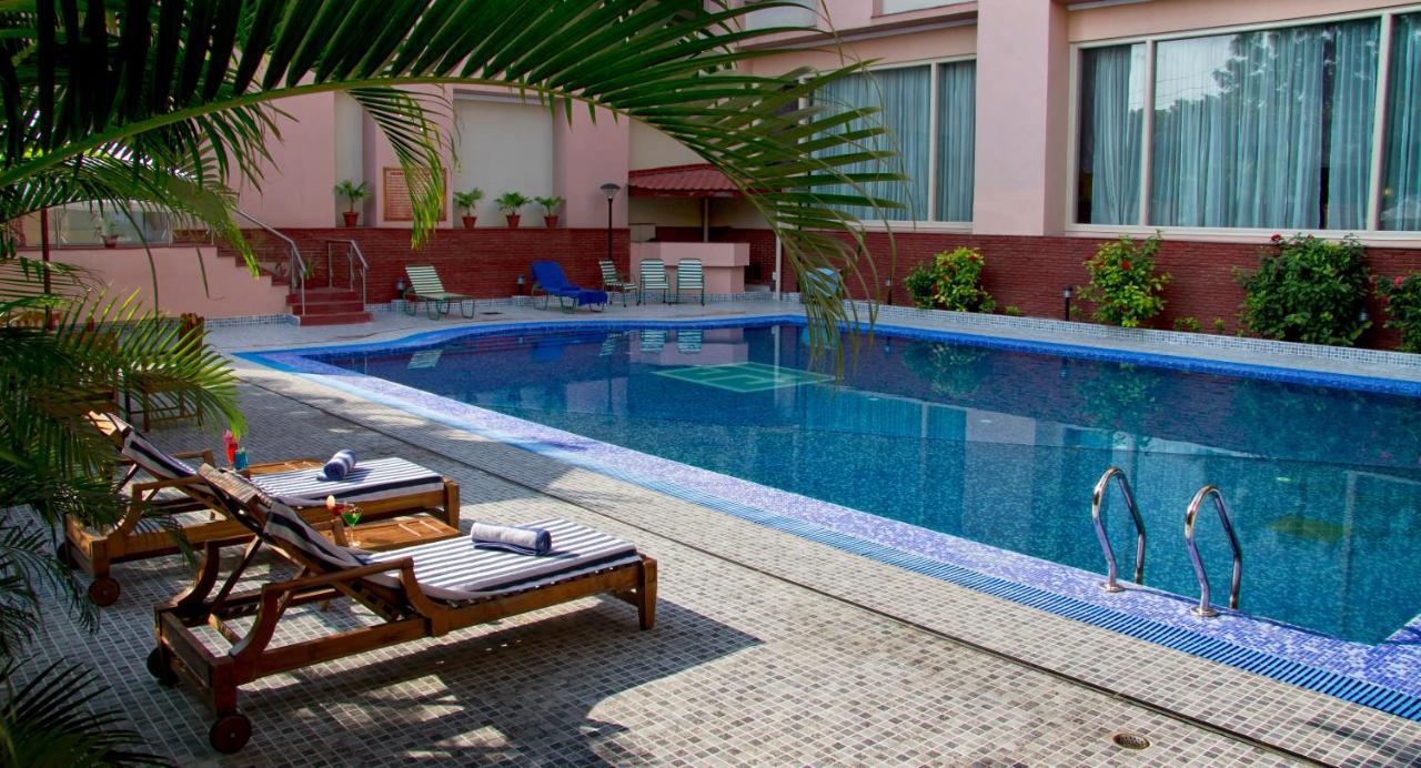 Hotel The Piccadily Lucknow Exterior foto