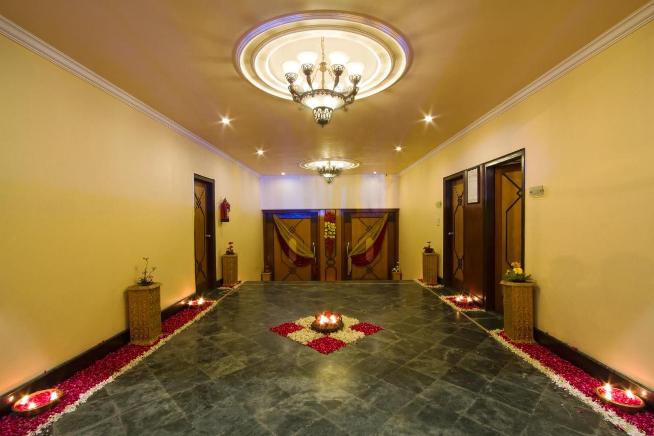 Hotel The Piccadily Lucknow Exterior foto