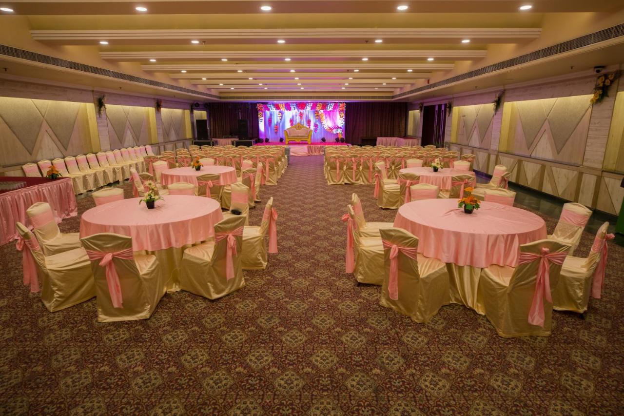 Hotel The Piccadily Lucknow Exterior foto