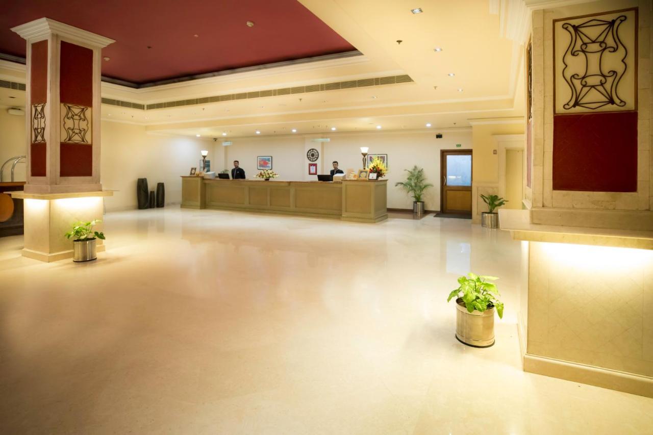 Hotel The Piccadily Lucknow Exterior foto