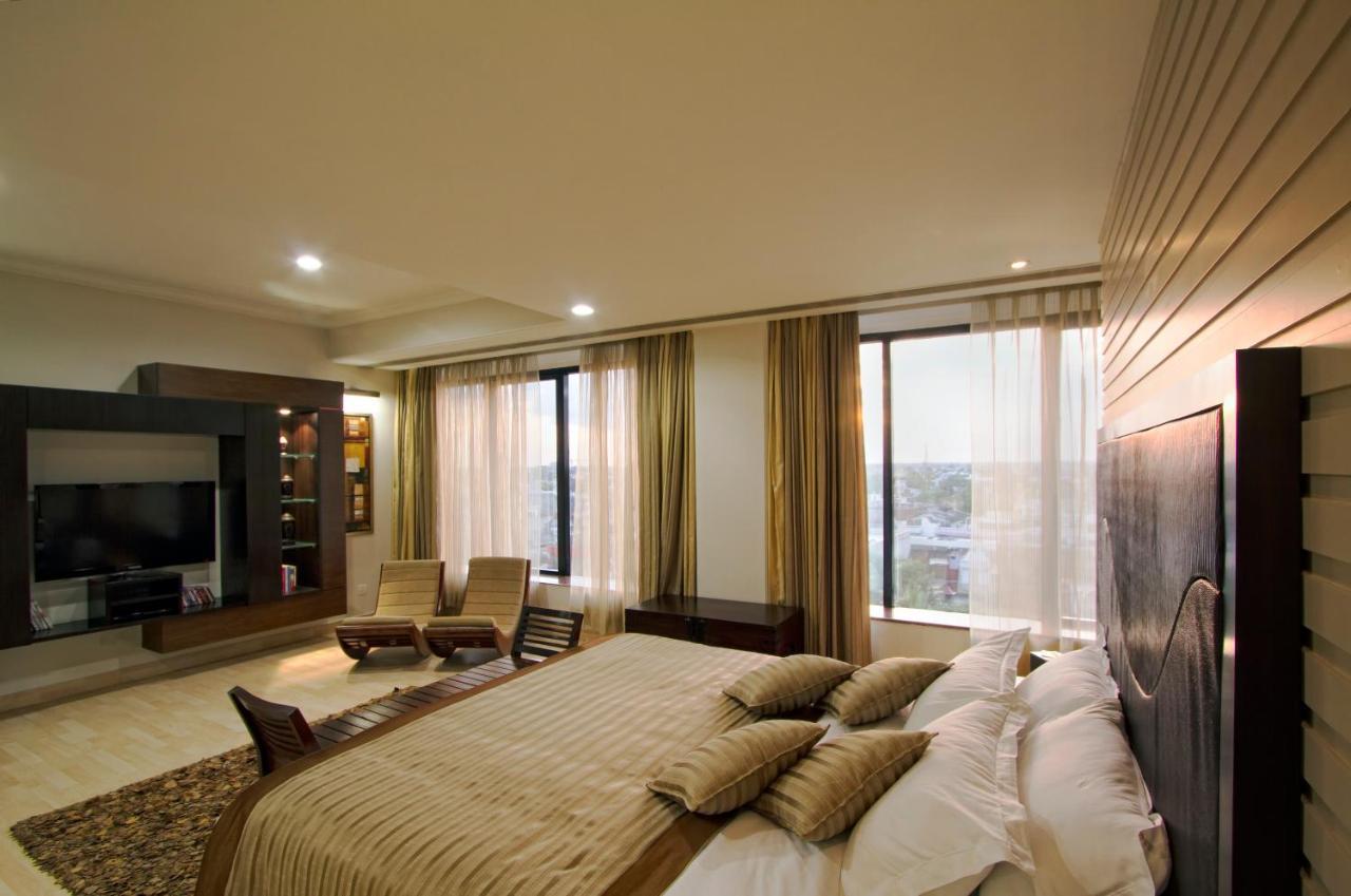 Hotel The Piccadily Lucknow Exterior foto
