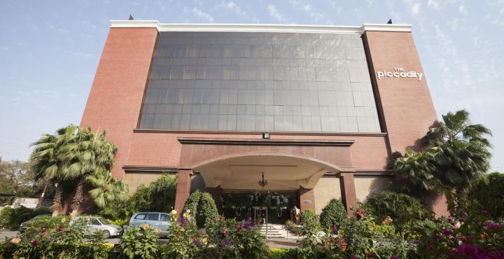 Hotel The Piccadily Lucknow Exterior foto